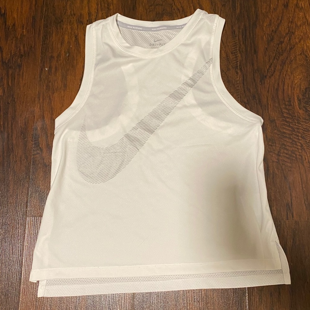 white nike tanktop
